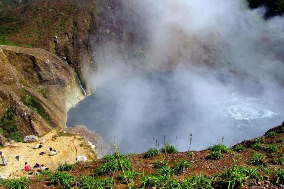 Roseau: Boiling Lake Challenge Hiking Tour with Local Guide