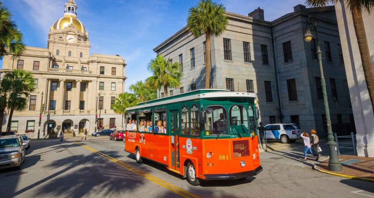 10 Epic Bus Routes Across America: Your Ultimate Guide to Budget-Friendly US Travel Adventures 🚌