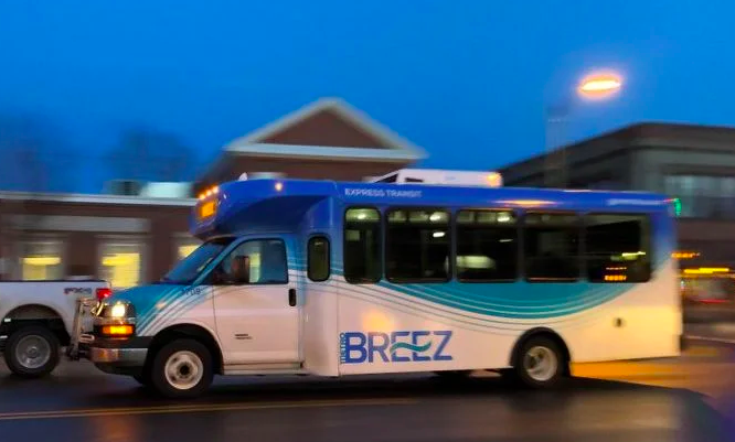 Metro Breez bus in action