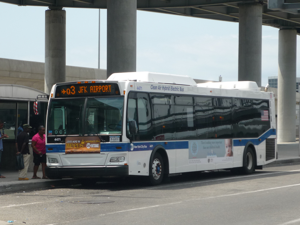 Q3 Bus in action